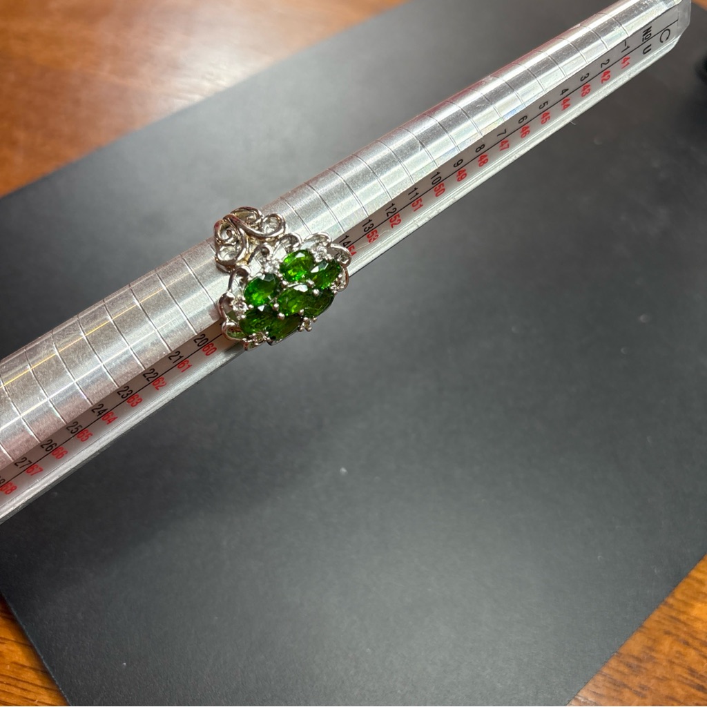 Elegant Green Gemstone Ring 100$